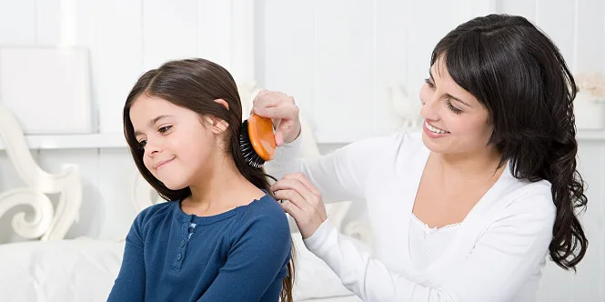 mama cepillando 